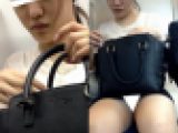 (電車対面）(顔出し)ミニタイトスカートからむき出しのパンストあんよをひろげちゃって…無防備なお股を観察しちゃいました!!