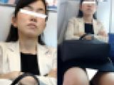 (電車対面）(顔出し)ロングの黒髪人妻OLさん…スカート短め黒ワンピからむき出しのパンストあんよを観察してみました!!