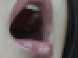 【口/舌/首フェチ】首の長いスタイル抜群の熟女の舌と首をアップで撮影