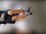 階段降り太もも見上げ Part.1
