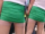 ミニスカがずり上がって丸見えお姉さん