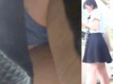 [★新作][★顔出し]パンチラ盗撮 かわいい女子大生 青の水玉パンツを電車内で撮影
