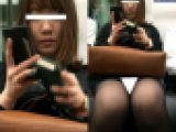 (電車対面）(顔出し)ミニタイトスカート…黒パンストあんよちゃんをむき出しにして攻める可愛い女子大生さんを観察してみました!!