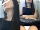 (電車対面）(顔出し）ノースリーブの素敵な紺のワンピースをお召になった艶やかなロングヘアの人妻さんを観察してみました!!