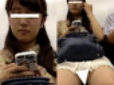 (電車対面）(顔出し）身だしなみを整えることに集中し過ぎて無防備にふとももちゃんをひらいちゃった女子大生さんを観察してみました!