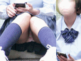 女子校生の体育座りがスキだらけなんだが　青チェックパンチラ