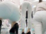 【尻ＨＤ】ストライプのパンツに思いっ切り喰い込んだパンティーライン透けさせる営業お姉さんｗ