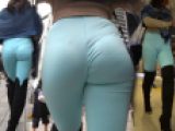 【高画質】真っ青なレギンスが皮膚と同化してケツがえらい事になってますｗｗ
