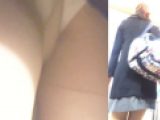 パンチラ盗撮 OLさん 白パンツを2度も後方から追いかけ撮り