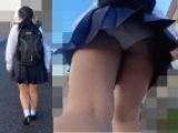 【痴漢#12】ブラウスがはちきれそうな巨乳JK逆さ撮り