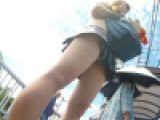 【顔モザイク無】FHD_田舎のバス停で発見！長尺ミニスカJKの白Pパンチラ！