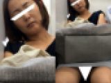 (電車対面）(顔出し)パンストあんよをひらいて…まどろみに落ちていく奥様の…お健やかで無防備なお顔を観察してみました!!