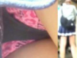 パンチラ盗撮 女子大生 ピンクのヒョウ柄パンツをコスプレ系超ミニスカの中で激写