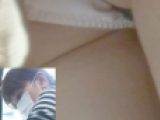 [★顔出し]パンチラ盗撮 マスク美人OLさん ピンクパンツを電車内でこっそり撮影