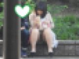 お座りお姉さん発見！！（ＦＨＤ）大変です！！パンツが見えてますよ７４