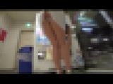 タイトスカートのムチムチな巨尻