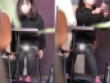 可憐な女子大生さん　笑顔でパンティ丸見えに