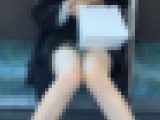 （期間限定顏出し）スレンダーで可愛い女子大生と丸見えパン〇