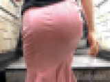 【デカ尻のエロスカート】デカケツのぷりっぷりのエロいスカートがイヤらしい。スカートをカッターで切って着衣で女に挿入【592】