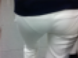 白タイトにパンティーラインがくっきり透けてるお姉さん♪