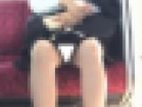 (電車対面）(顔出し）パンプスからそそり立つ…きゅっと引締まったパンストあんよをくぱぁ～っとひらく…リクルート女子大生さんを観察