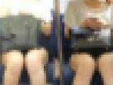 電車対面　ラッキーパンチラ　美脚
