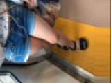 電車対面　短パンJKの脚