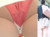 [★新作]パンチラ盗撮 OLさん 派手な赤パンツに超密着 ナプキン付き