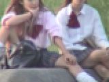 ギャル系JK 2人組 パンチラ 接写撮影