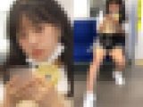 無防備な体勢で美味しそうな生脚を見せてくれたアイドル顔の女子大生（其の一）