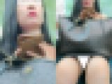 (電車対面）(顔出し）深紅のルージュをまとったくちびるがエッチな…短めタイトスカートでパンストあんよをひらく…熟なOL奥さまを観