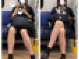 脚を組むJK風S級制服美女の対面エロ過ぎるミニスカ生脚300