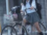 通学中自転車に乗る制服JK信号待ち前髪を気にする【動画】街撮り編 1017と1008セット販売