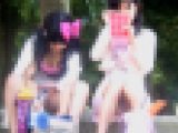 C・Kの油断した座りパンチラ