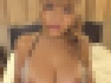 日焼け巨乳メイドちゃんに手で気持ち良く射精させてもらった?