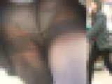 [★顔出し]パンチラ盗撮 OLさん グレー色パンツが超ミニスカから全開