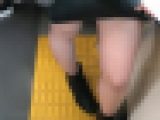若い女良の生足ﾐﾆｽｶアンヨ電車内至近距離視姦＾＾