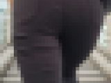 【黒デニム】ムッチリしたお尻とパンティーライン