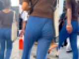 【4K60P街撮り】普通のJDがまさかの尻肉透け透け！！本人も気付いてない?