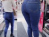 【ピチピチジーンズ】巨尻をアピールするエロそうな女