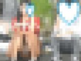 お座りお姉さん発見！！（ＦＨＤ）大変です！！彼氏に夢中になり、パンツが見えてますよ１８９