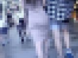 スタイル抜群のセクシー美人ギャルが薄ピタワンピース着て歩く姿がイヤらしい