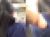 【変態動画】わcかい眼鏡っ娘の背後でチ○ポ丸出し　パーカーに我慢汁を擦り付けてハァハァw