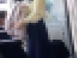 【横からの眺め24】スリムで巨乳な奥様を電車内でロックオン