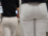 【ホワイトスキニー】パンティーが透けて丸見えの金髪お姉さん