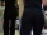 くびれがエッチなパンツスーツお姉さん