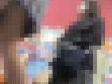 ◎ローアングル＃49  パンチングマシーン中にパンチラ