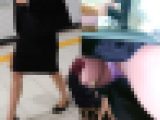 白P撮れたタイトスーツOLさんを翌日も同じ場所で待ち伏せたら、えちえちピンクPを生で堪能できました
