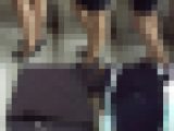 パンスト美脚の受付嬢OLにぶっかけ悪戯