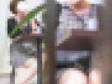 のぞいちゃってごめんなさい！　女バレＯＧがコチラの反応を見て楽しんでいるようです・・・